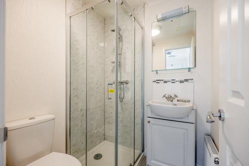 stately-goodwood-bathroom